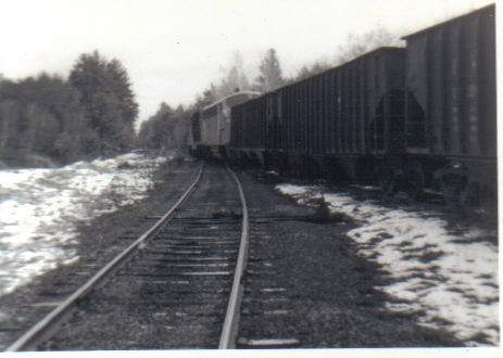 Photo of 4268 and GP7 head south