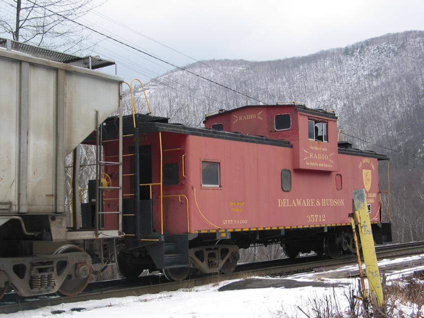 Photo of EDMO at the Hoosac Tunnel with a D&H caboose.