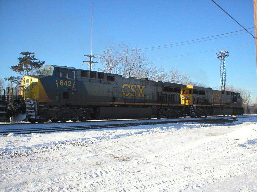 Photo of CSX AC6000CW 642 and a sister lead 4 other engines on a trash train.