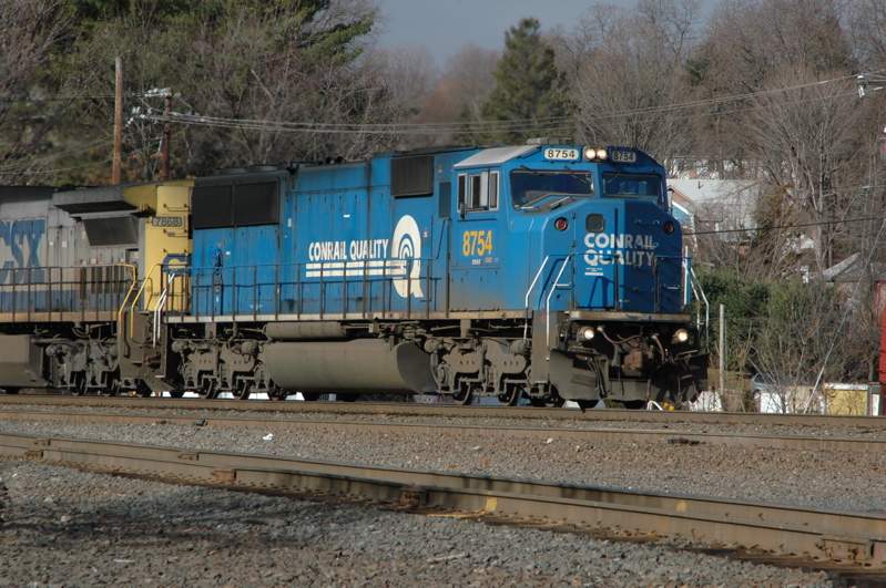 Photo of CSX SD60I leads its train into the yrad