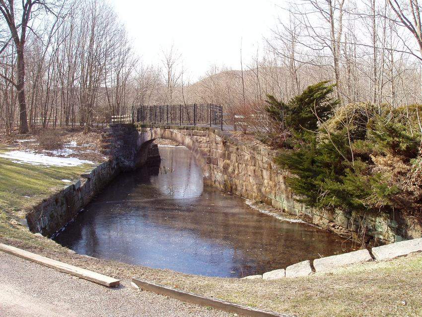 Photo of Brownstone arched span - New Haven RR Canal line.