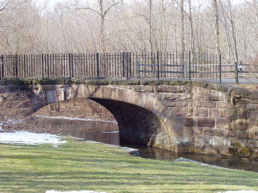 Photo of Brownstone arched span - New Haven RR Canal line.