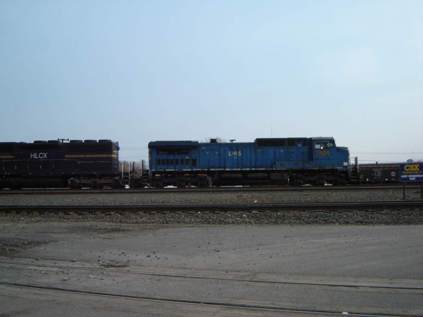 Photo of  HLCX SD40 #9044, LMS (Former Conrail) Dash 8-40CW #7924
