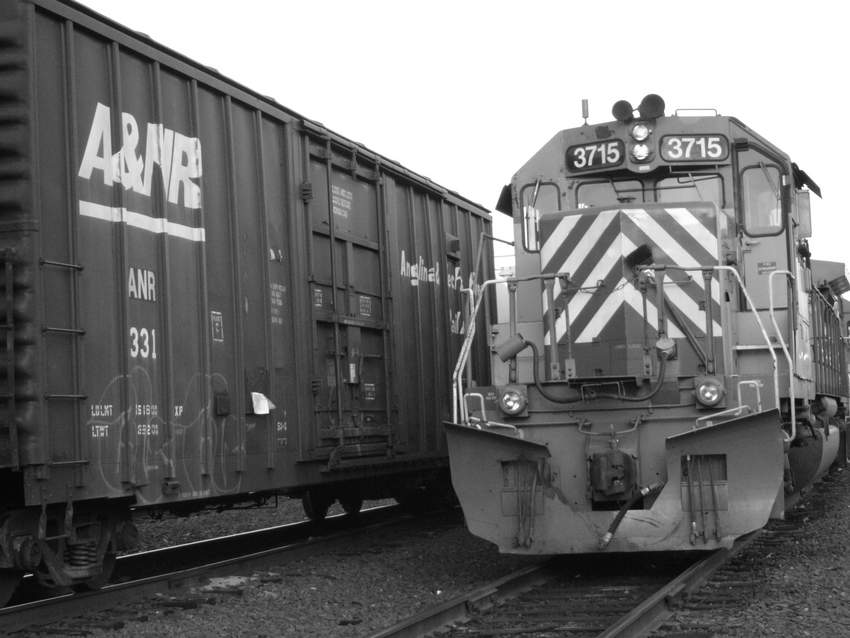Photo of CEFX 3715 and A&NR Box Car