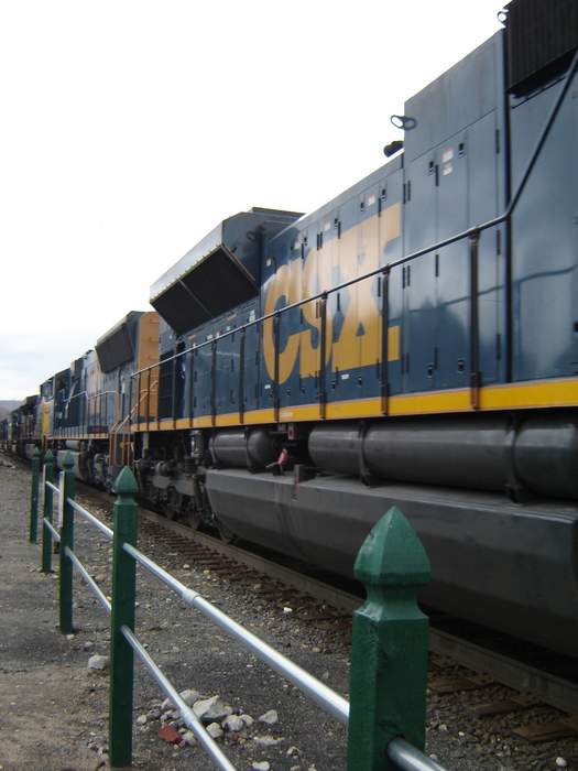 Photo of CSX X025 sits in Palmer