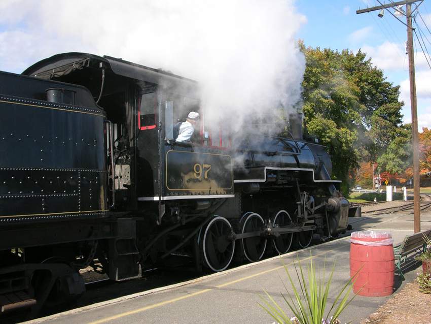 Photo of Number 97 pulls out of Essex station