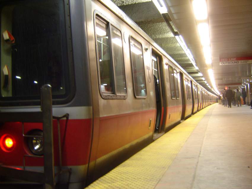 Photo of Red Line T inbound at South Station