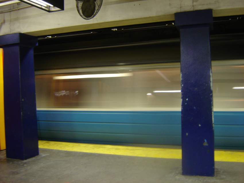 Photo of Blue Line T outbound at Government