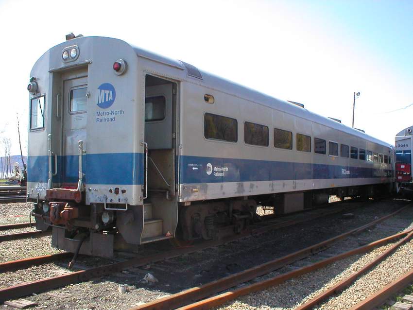 Photo of MNRR ACMU 1135 sitting in the deadline in the Croton East yard