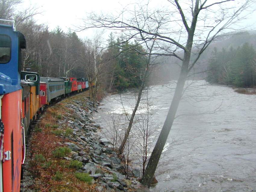 Photo of Hobo RR pulling a string of cabooses + one.
