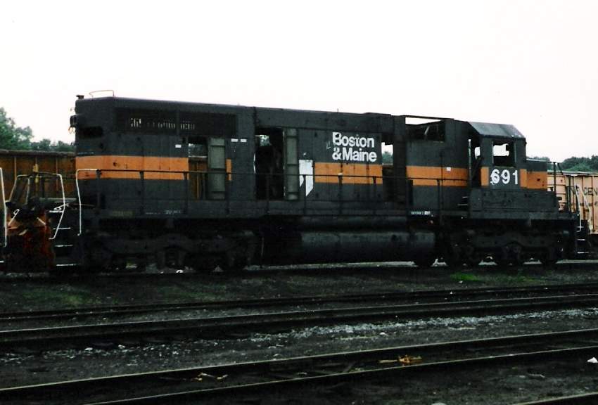 Photo of B&M #691 stored in the Waterville Deadlines