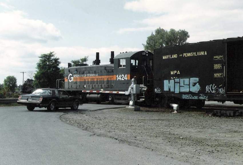 Photo of ST #1424 works Waterville Yard