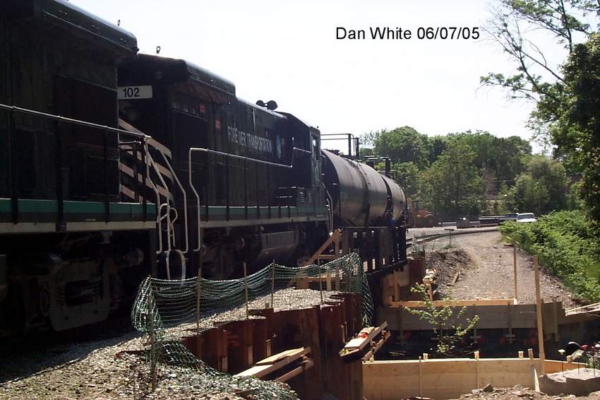Photo of FRVT 102 and tank cars