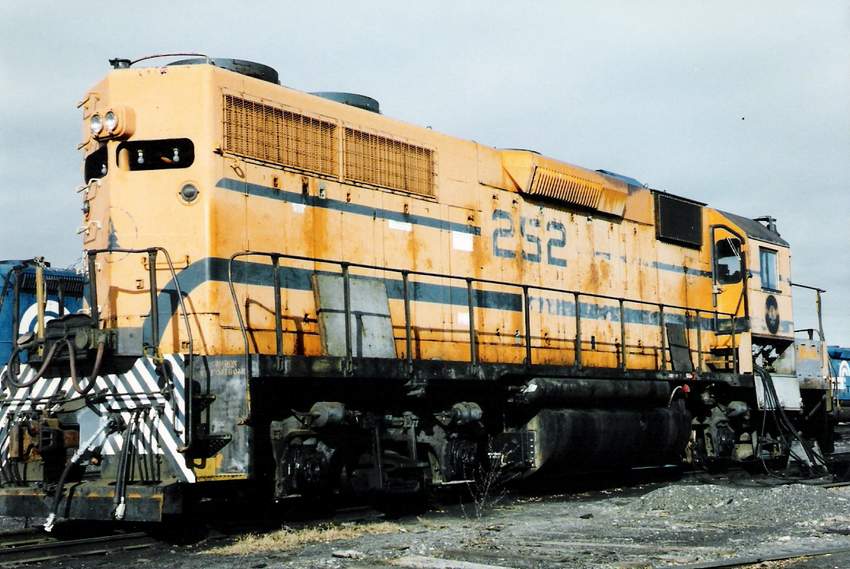 Photo of B&M (former MEC) GP-38 #252 being returned to service