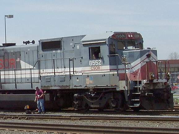 Photo of CSOR 8552 switching tracks at Cedar Hill