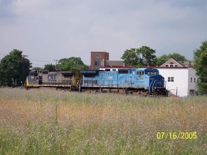 Photo of Long shot of CW40-8s LMS 7920 with CSX 7390 on the wye.