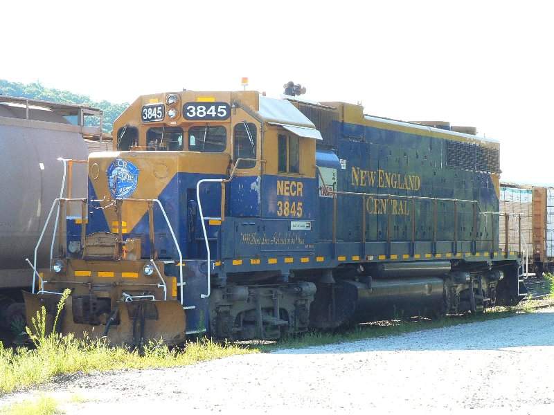 Photo of a CSX train on the way through Plamer Mass.