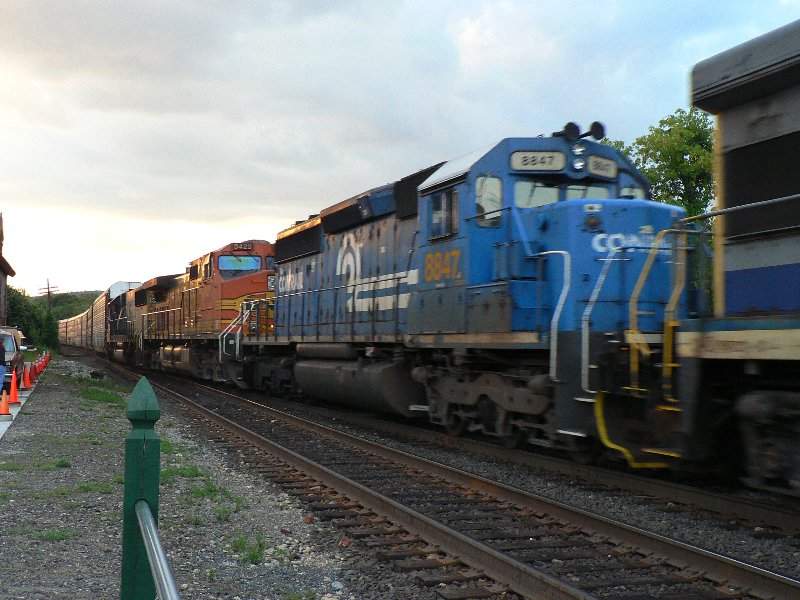 Photo of conrail  engine on  the way through Plamer Mass.