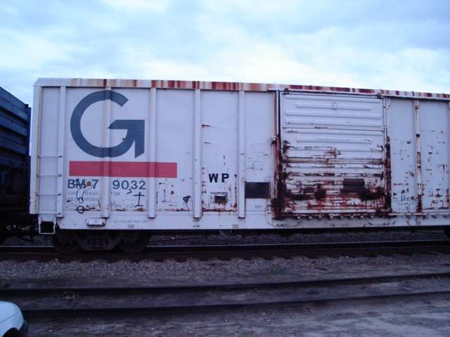 Photo of B&M boxcar assigned to woodpulp loading