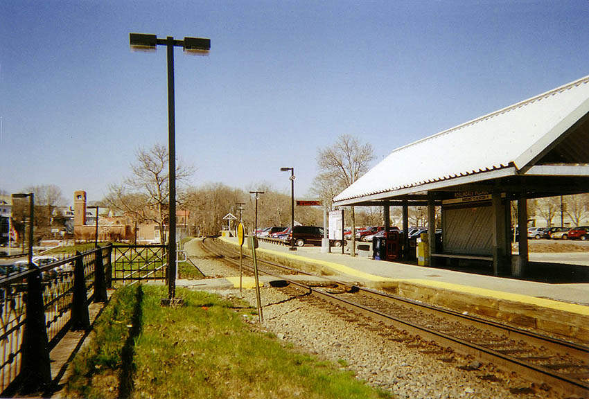 Photo of MBTA Roslindale Square station on the Needham branch looking south.