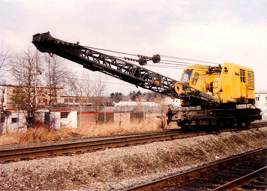 Photo of Conrail MofW Crane in Readville, MA.