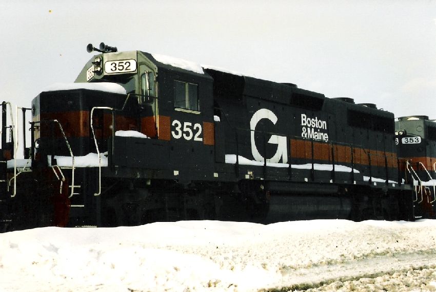Photo of B&M GP39-2 #352 stored at Waterville