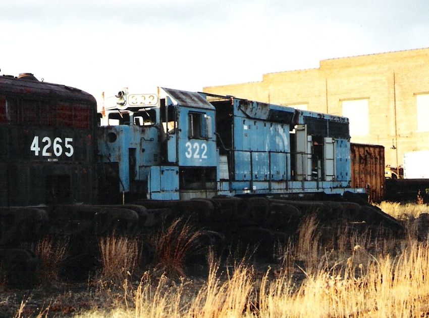 Photo of B&M GP40 #322 stored at Billerica