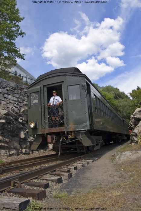 Photo of Valley conductor Bob protects the shove into Deep River station