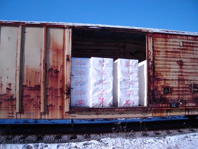 Photo of An SLR boxcar full of woodpulp