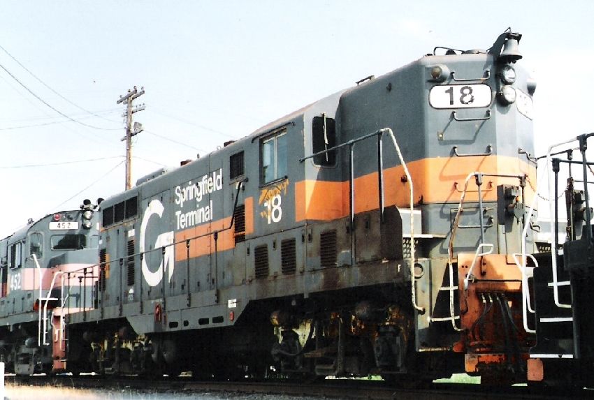 Photo of ST GP-7 #18 and MEC C-424m #452 stored at East Deerfield