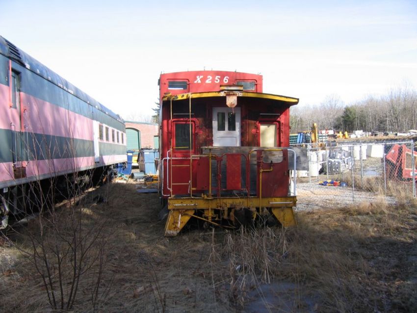Photo of GN Caboose rusts away