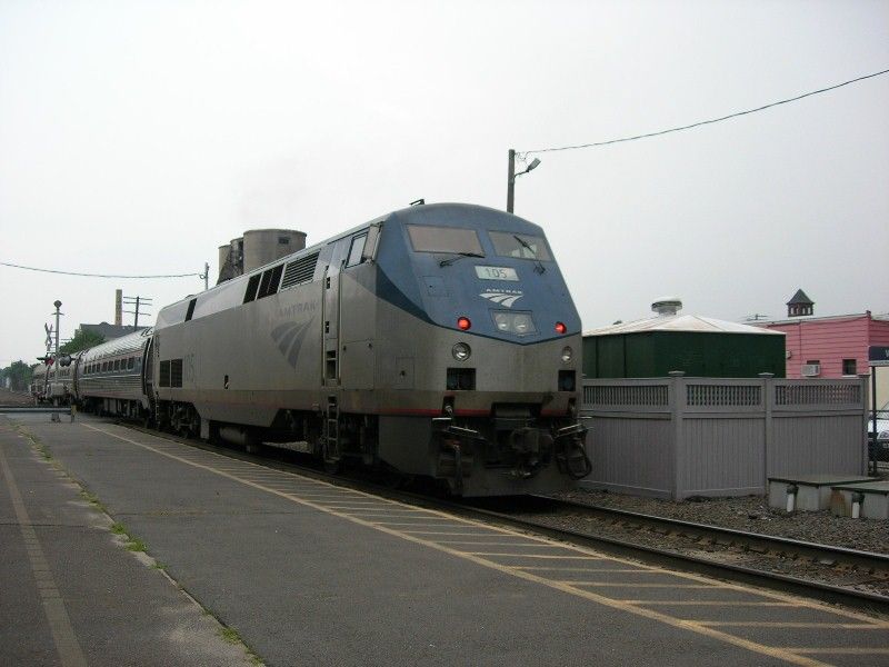 Photo of Amtrak # 105 in Wallingford, Connecticut.