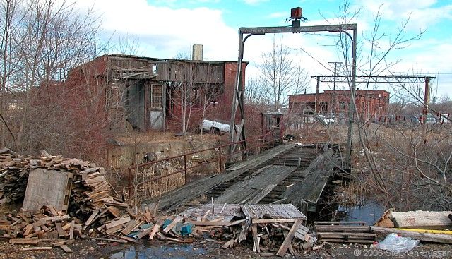 Photo of B&M Portsmouth, NH roundhouse AND turntable...