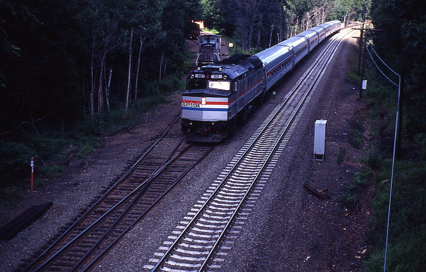 Photo of Amtrak 175 at Pine Orchard Ct.