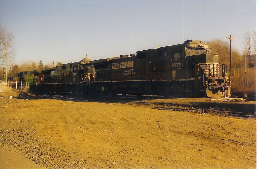 Photo of NS Empty Coal Train