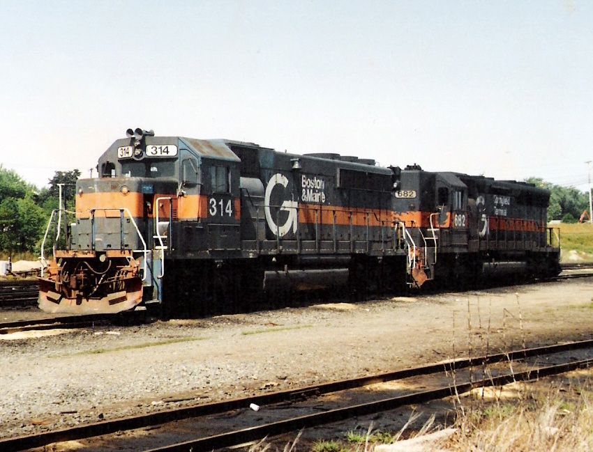Photo of Long-gone power idles in the heat at Rigby in 1992