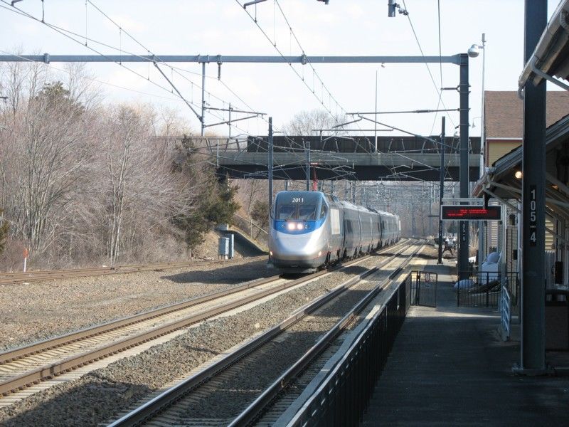 Photo of An Acela approaches Old Saybrook