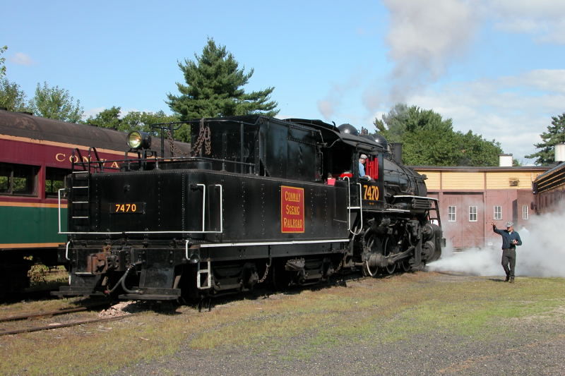 Photo of CSRR 7470 backs off North Conway Turntable