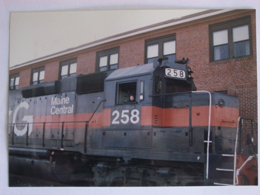 Photo of MEC GP38  258 at Rigby Yard