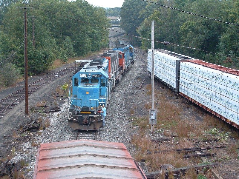 Photo of NECR 608 south drops lumber in Willimantic 09/23/06