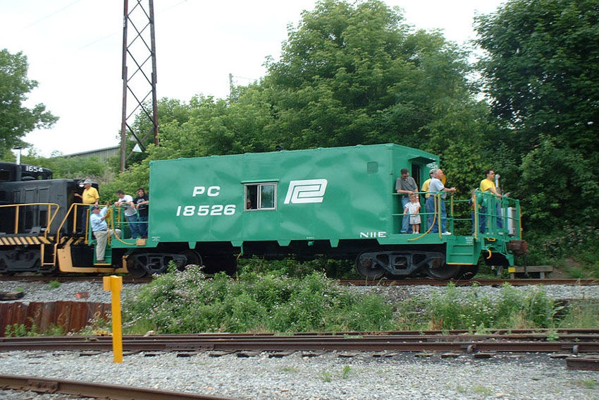 Photo of Penn Central caboose 18526