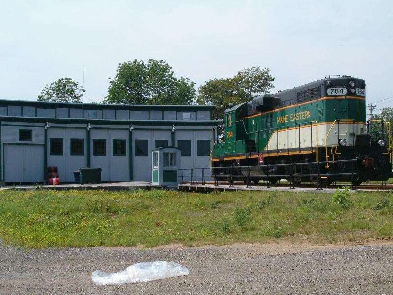 Photo of Maine Eastern roundhouse and 764 on the turntable