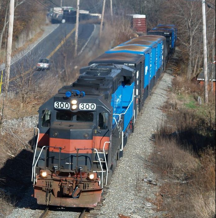 Photo of A lot of Blue rolling Westbound
