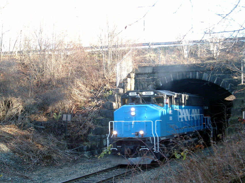 Photo of Pan-Am 505 thru the Dover Arch
