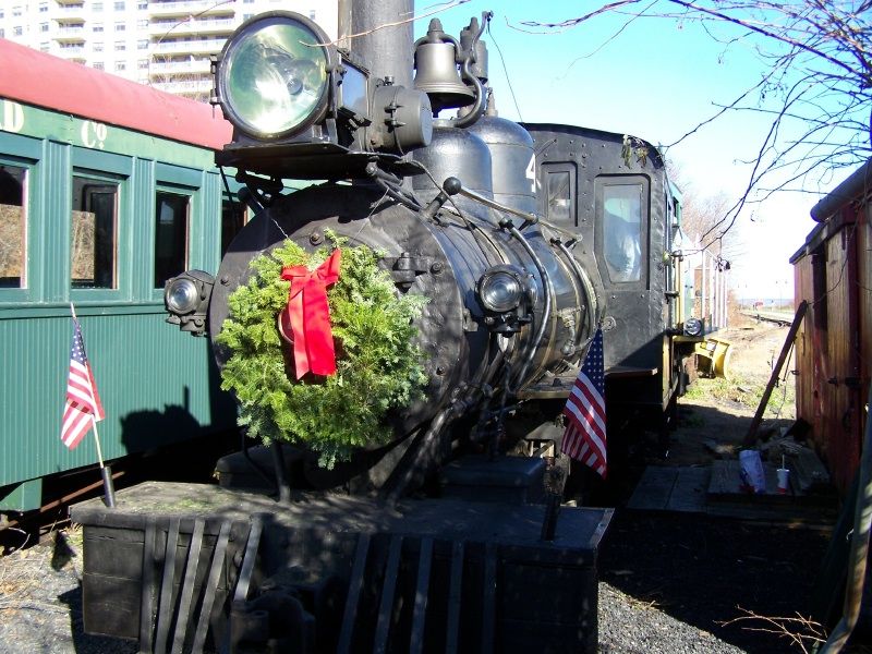 Photo of It's not Santa Fest without the wreath.