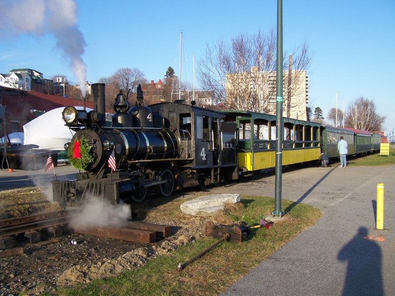 Photo of #4 Consist is ready to kick off Santa Fest 2006!