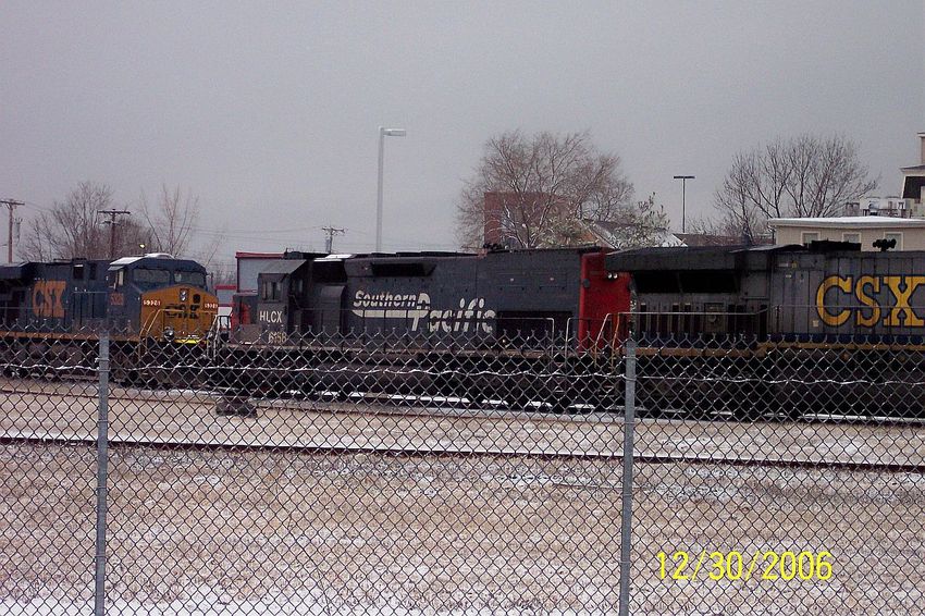 Photo of Closer shot of HLCX SD40-2T 6159.