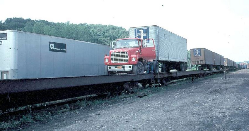 Photo of B&M trailers at Mechanicville