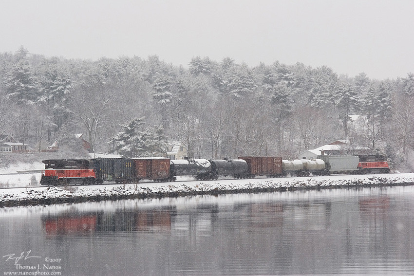 Photo of P&W train NR-2 skirts the Thames River in Ledyard, CT