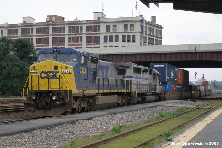 Photo of CSX intermodal dropping off cars for the P&W.